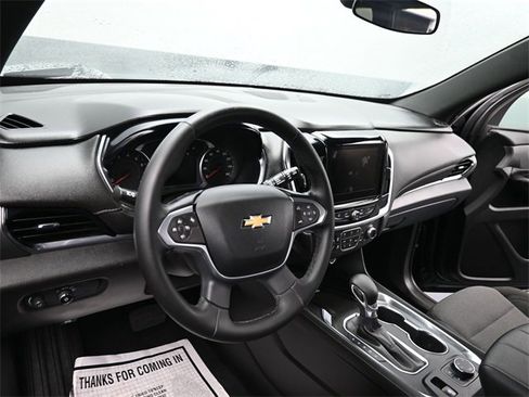 Used 2023 Chevrolet Traverse LT image 16