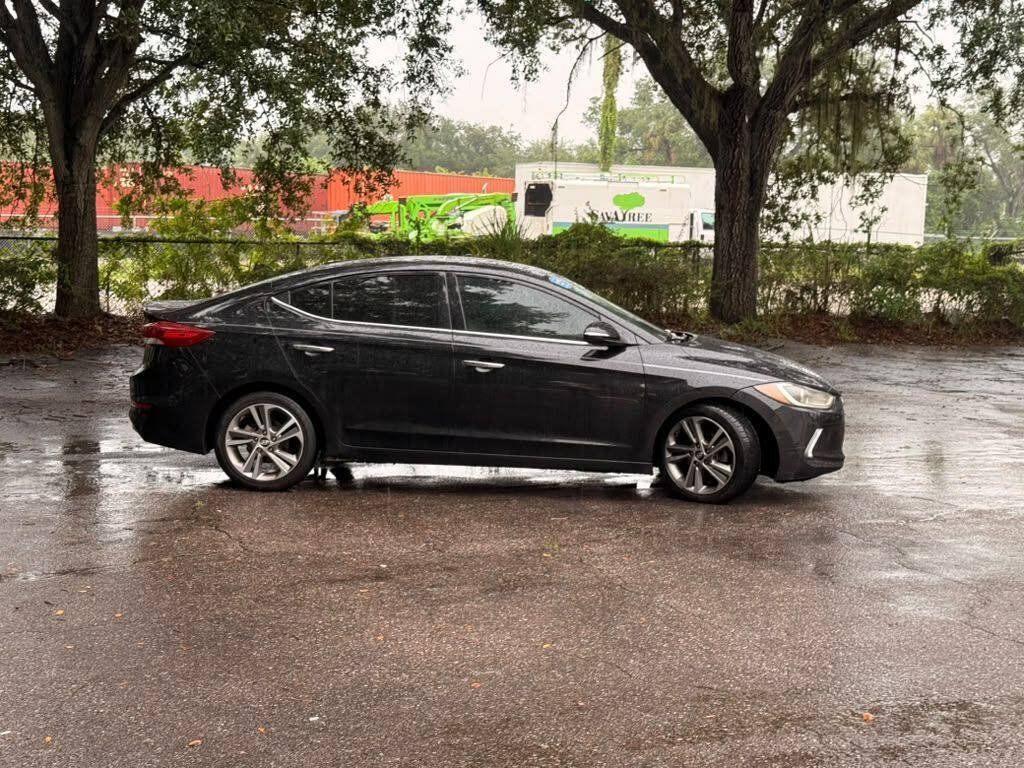 Used 2017 Hyundai Elantra Limited w/ Limited Tech Package 04 FWD image 4