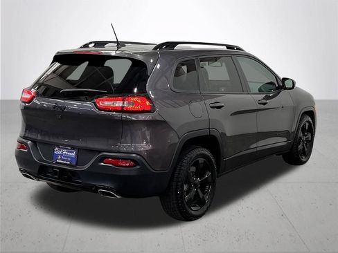 Used 2016 Jeep Cherokee Latitude FWD image 10