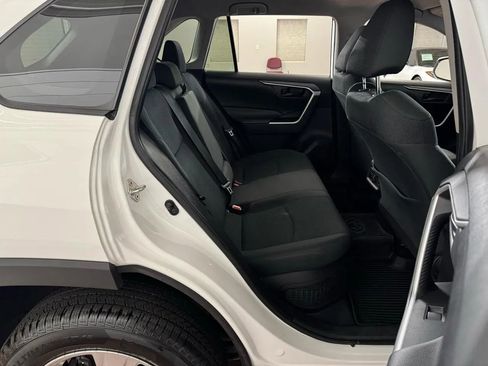 Used 2019 Toyota RAV4 LE AWD/4WD image 29
