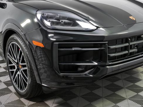 New 2026 Porsche Cayenne GTS AWD/4WD image 40