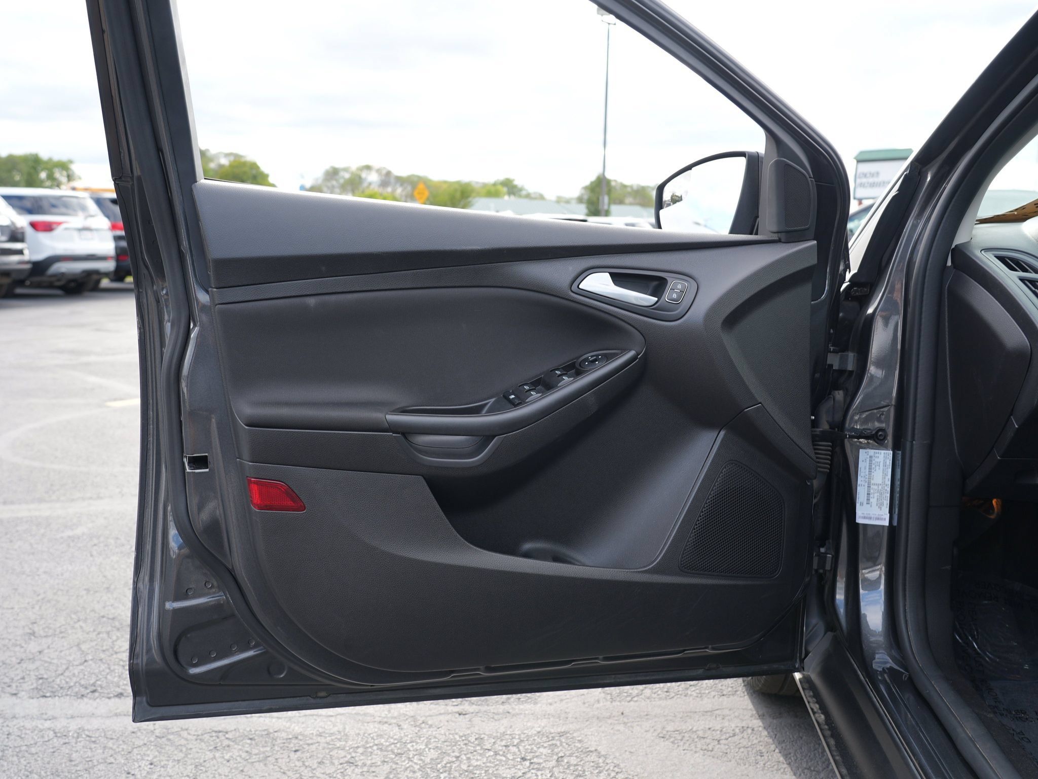 Used 2018 Ford Focus SE FWD image 15