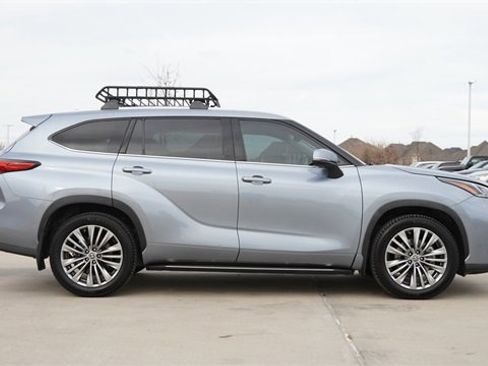 Used 2020 Toyota Highlander Platinum image 10