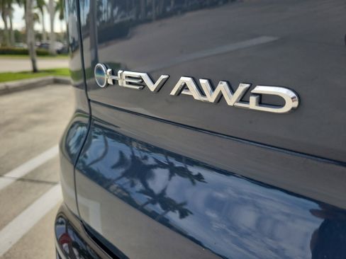 Certified 2025 Toyota Crown Signia AWD/4WD image 10
