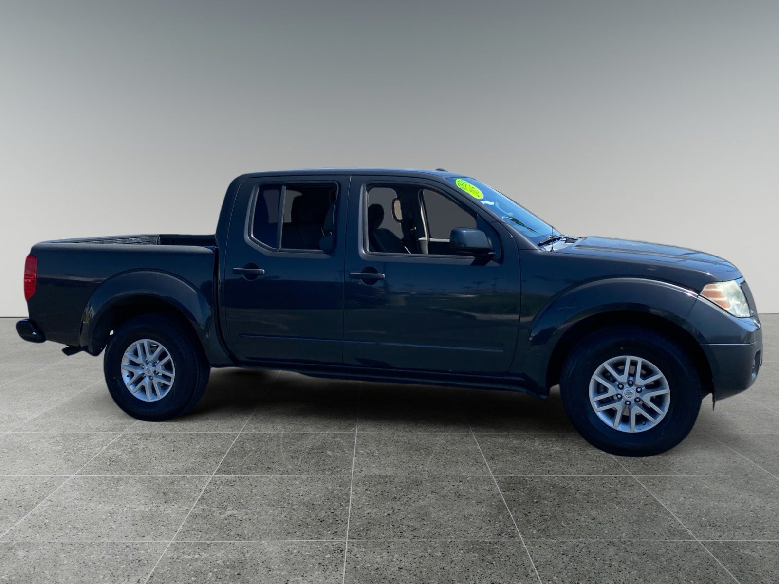 Used 2015 Nissan Frontier SV RWD image 6
