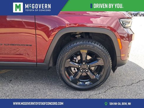 Used 2023 Jeep Grand Cherokee Altitude AWD/4WD image 12