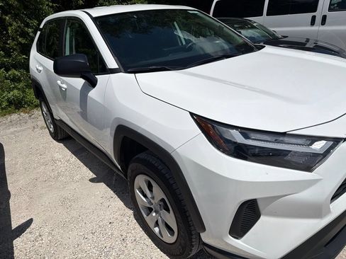 Used 2025 Toyota RAV4 LE AWD/4WD image 9