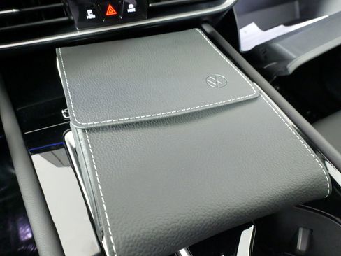 Used 2025 Volkswagen Atlas Cross Sport SEL Premium R-Line image 52