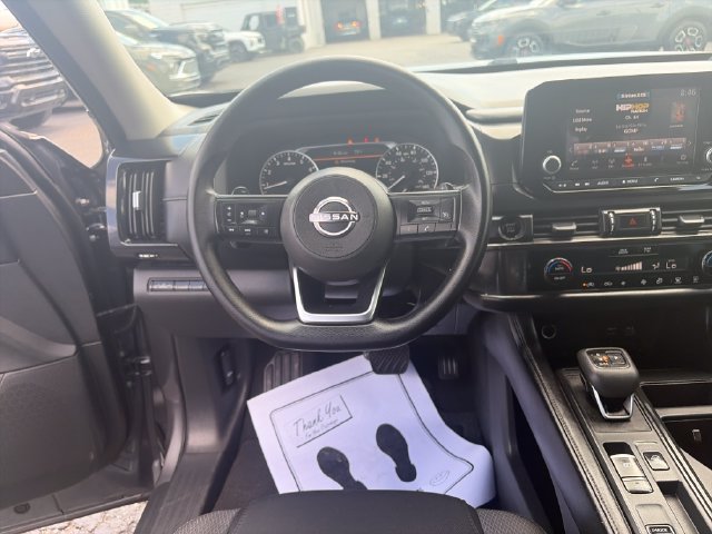 Used 2025 Nissan Pathfinder S FWD image 13