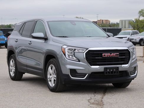 Used 2024 GMC Terrain SLE AWD/4WD image 4