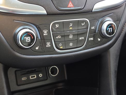 Used 2021 Chevrolet Equinox Premier w/ Redline Edition image 26