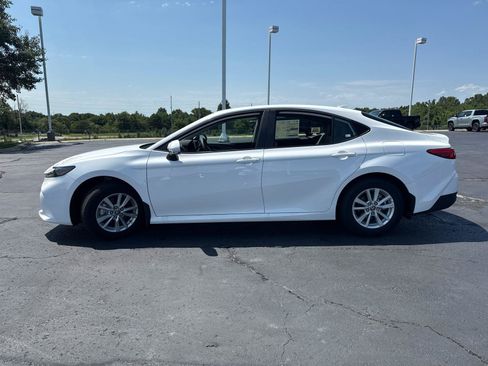 Used 2026 Toyota Camry LE w/ Convenience Package FWD image 5