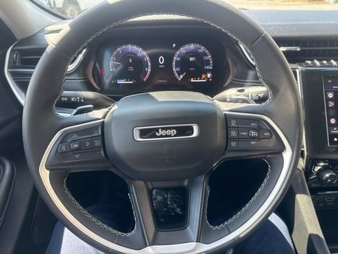 Certified 2023 Jeep Grand Cherokee Laredo AWD/4WD image 13