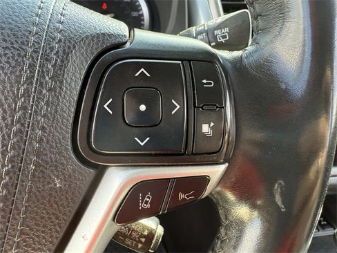 Used 2019 Toyota Highlander Limited image 16