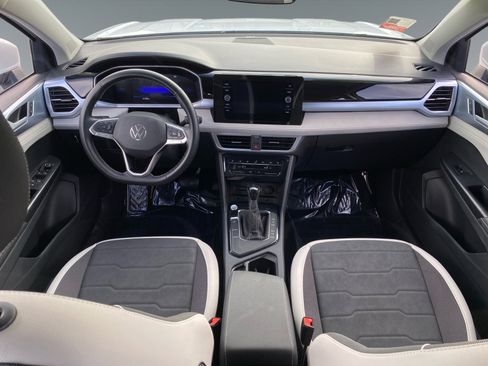 Used 2025 Volkswagen Taos SE image 10