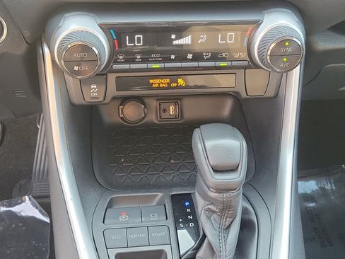 Used 2019 Toyota RAV4 XLE FWD image 22
