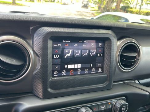 Certified 2020 Jeep Wrangler Sport AWD/4WD image 16