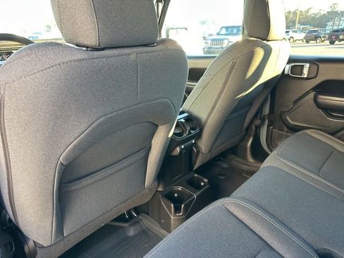 Used 2024 Jeep Gladiator Sport image 29