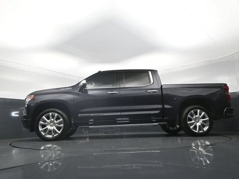 Used 2022 Chevrolet Silverado 1500 High Country w/ Technology Package AWD/4WD image 32