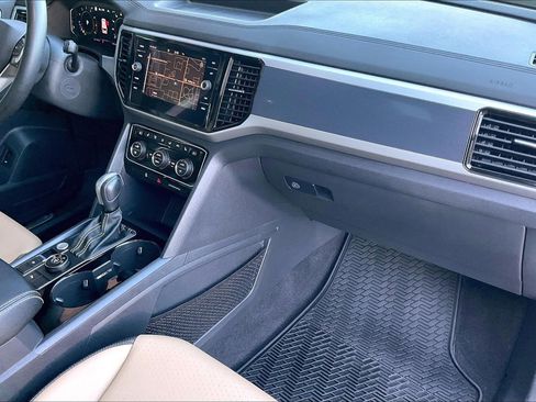 Used 2022 Volkswagen Atlas Cross Sport SEL image 19