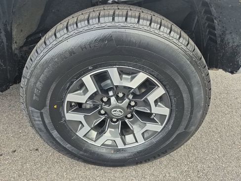 Used 2021 Toyota Tacoma TRD Off-Road w/ Technology Package image 8