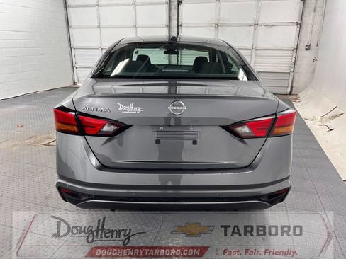 Used 2025 Nissan Altima 2.5 SV FWD image 8