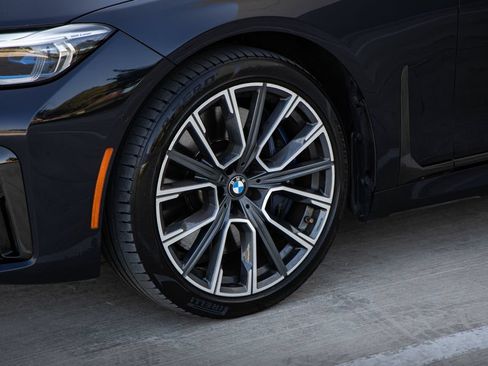 Used 2020 BMW 740i xDrive w/ M Sport Package AWD/4WD image 6