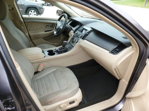 Used 2014 Ford Taurus SE FWD image 11