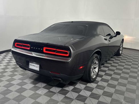 Used 2015 Dodge Challenger SXT RWD image 7