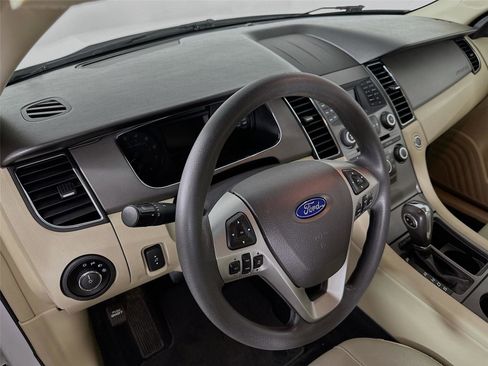 Used 2018 Ford Taurus SE FWD image 22