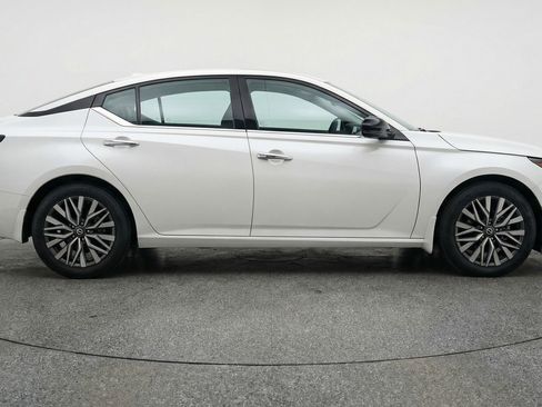 Used 2025 Nissan Altima 2.5 SV image 11