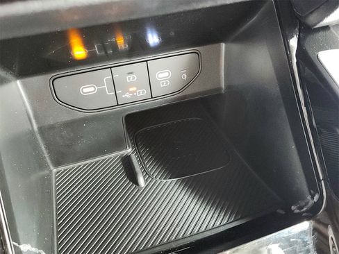 Used 2025 Kia Sorento SX image 34