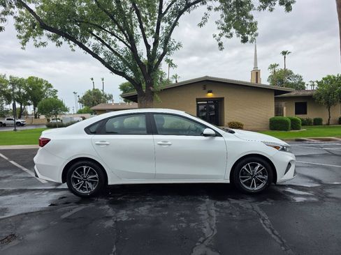 Used 2022 Kia Forte LXS FWD image 3