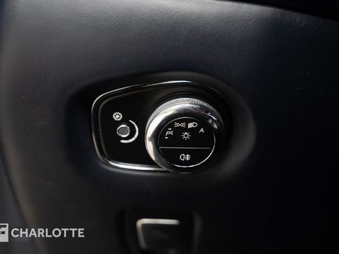 Used 2019 Aston Martin DB11 Volante RWD image 25