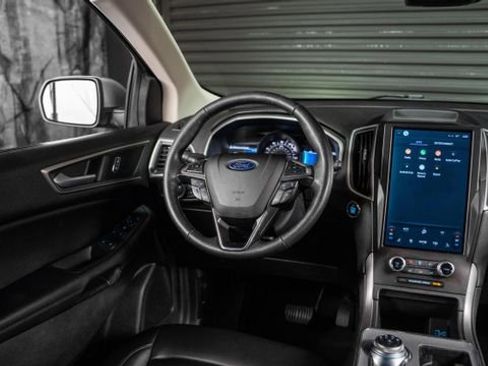 Used 2021 Ford Edge SEL image 5