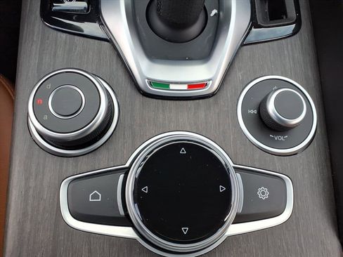Used 2022 Alfa Romeo Giulia Ti image 31