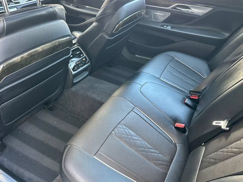 Used 2021 BMW 750i xDrive w/ Executive Package AWD/4WD image 12