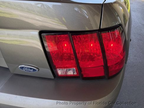 Used 2002 Ford Mustang Convertible RWD image 44