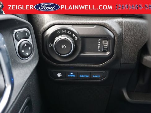 Used 2023 Jeep Wrangler Unlimited Sahara w/ Cold Weather Group AWD/4WD image 29