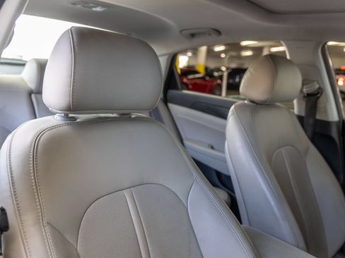 Used 2019 Hyundai Sonata Limited w/ Winter Weather Package FWD image 18