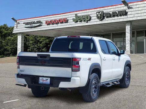 Used 2025 Nissan Frontier PRO-4X w/ Tow Package AWD/4WD image 5