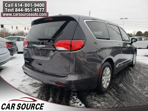 Used 2021 Chrysler Voyager L image 5