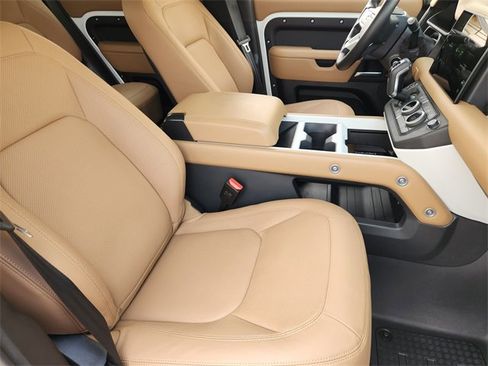 Used 2025 Land Rover Defender 130 X-Dynamic SE image 11