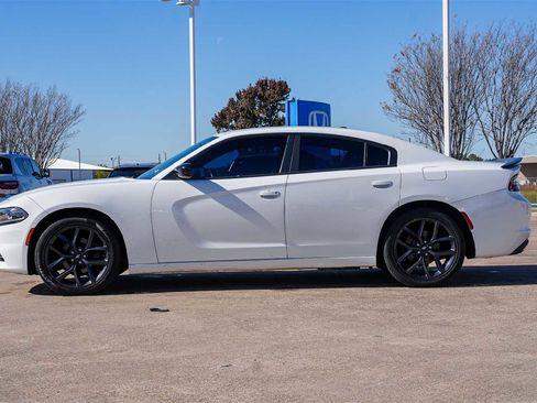 Used 2019 Dodge Charger SXT w/ Blacktop Package image 3