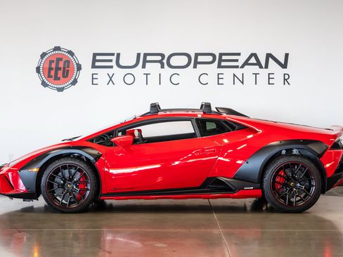 Used 2024 Lamborghini Huracan Sterrato AWD/4WD image 7