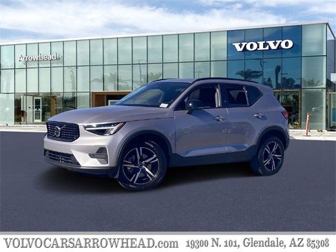 New 2026 Volvo XC40 B4 Core image 1