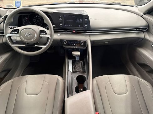 Used 2022 Hyundai Elantra SEL w/ Preferred Accessory Package image 20