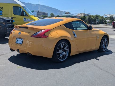 Used 2017 Nissan 370Z Coupe RWD image 6