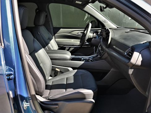 Used 2026 Chevrolet Traverse LT w/ Enhanced Driving Package image 17