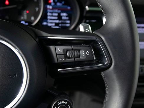 Certified 2026 Porsche Macan AWD/4WD image 24